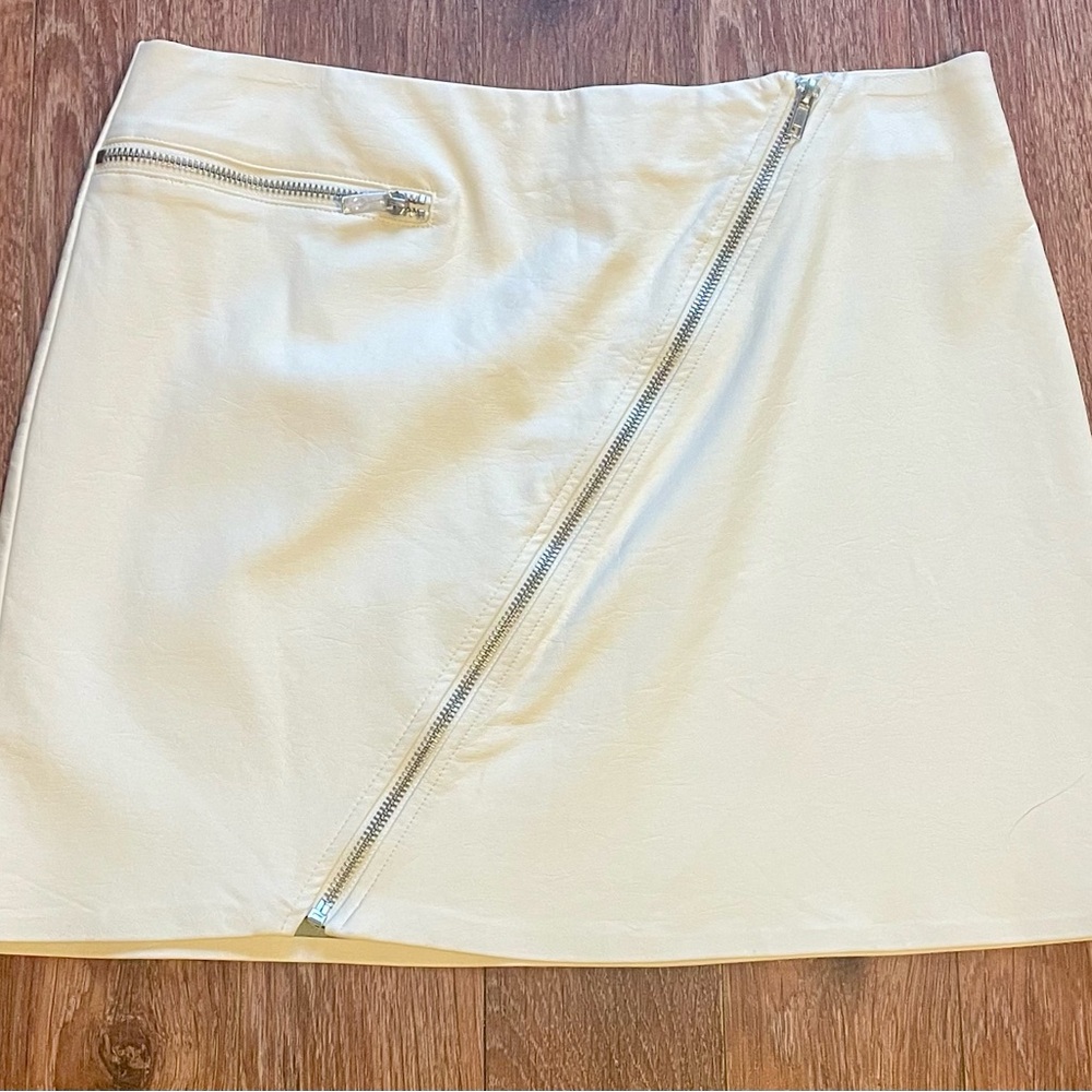 Kendall & Kylie off-white Mini Skirt